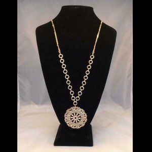 ANTHROPOLOGIE FILIGREE STATEMENT NECKLACE NWT GOLD